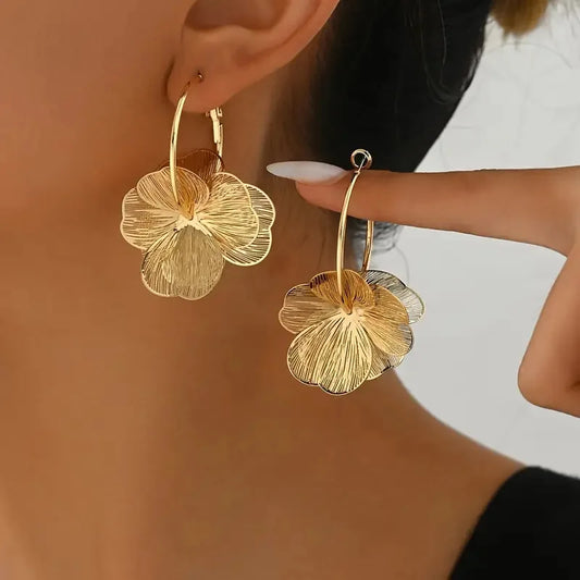 Fashion Gold Color Double-Layer Hollow Flower Hoop Earring for Women Vintage Earrings Ideal for Daily Wear Jewelry Accessories